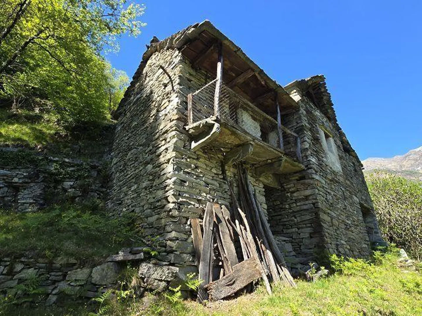 4 Ställe zu renovieren mit großem Grundstück, Seeblick, in einer Position... - Foto 18 von 27