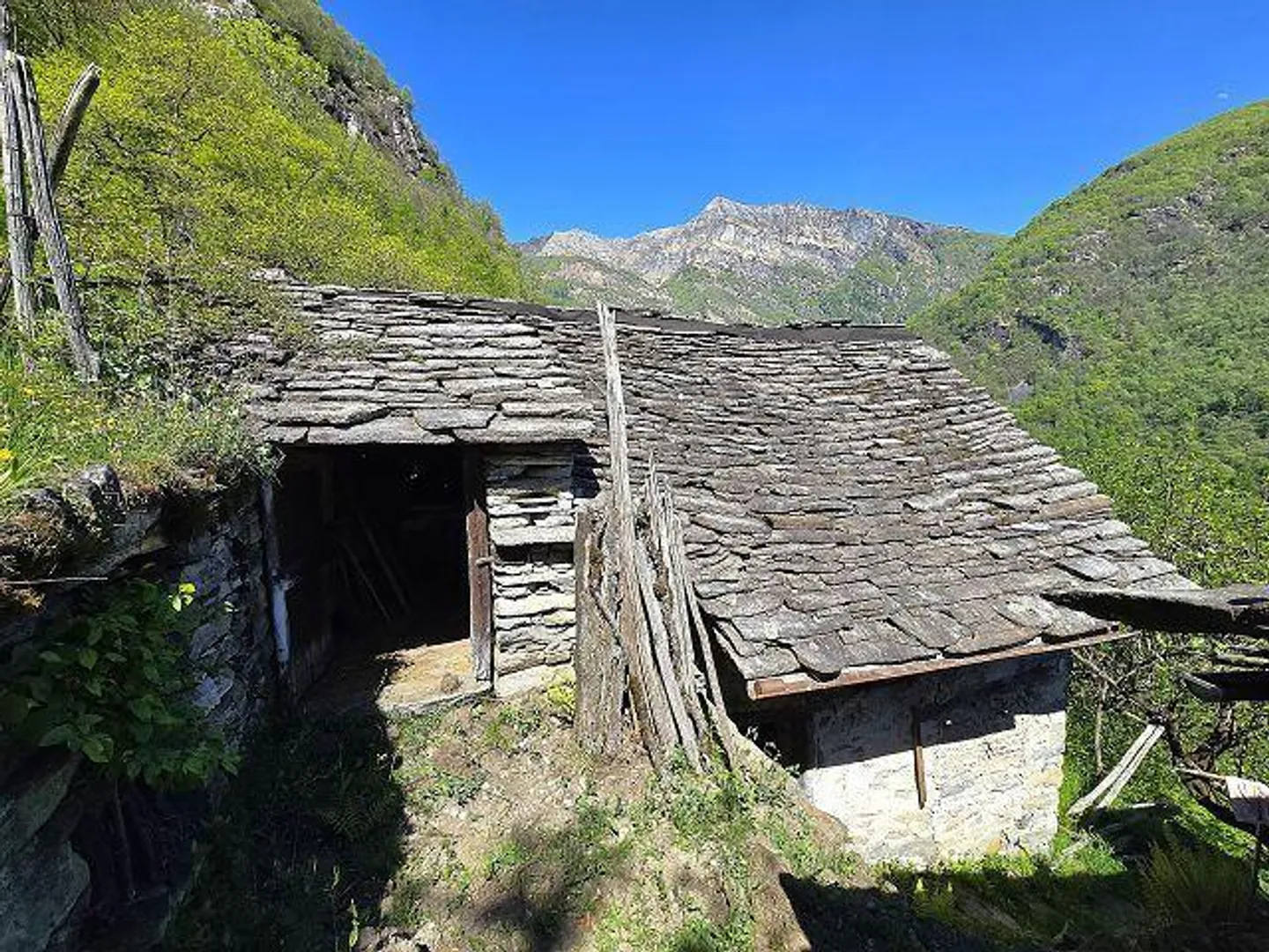 4 Ställe zu renovieren mit großem Grundstück, Seeblick, in einer Position... - Foto 20 von 27