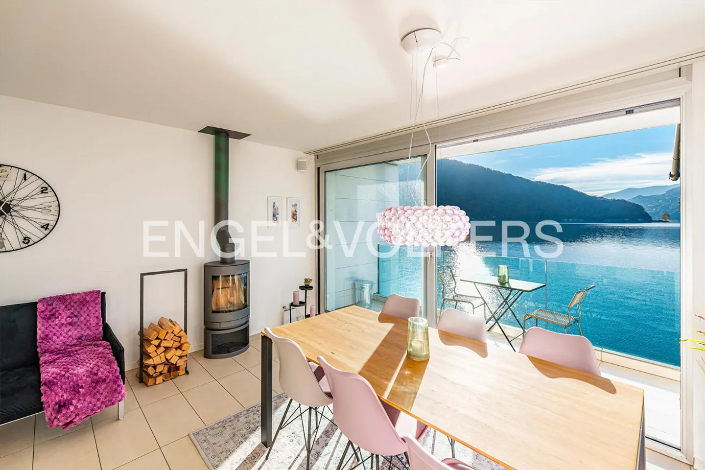 Magnifique maison directement au bord du lac avec quai privé - Photo 3 sur 17