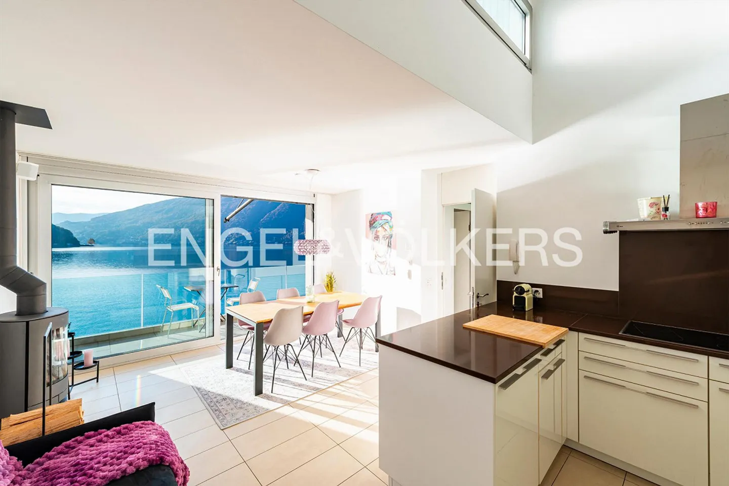 Magnifique maison directement au bord du lac avec quai privé - Photo 4 sur 17