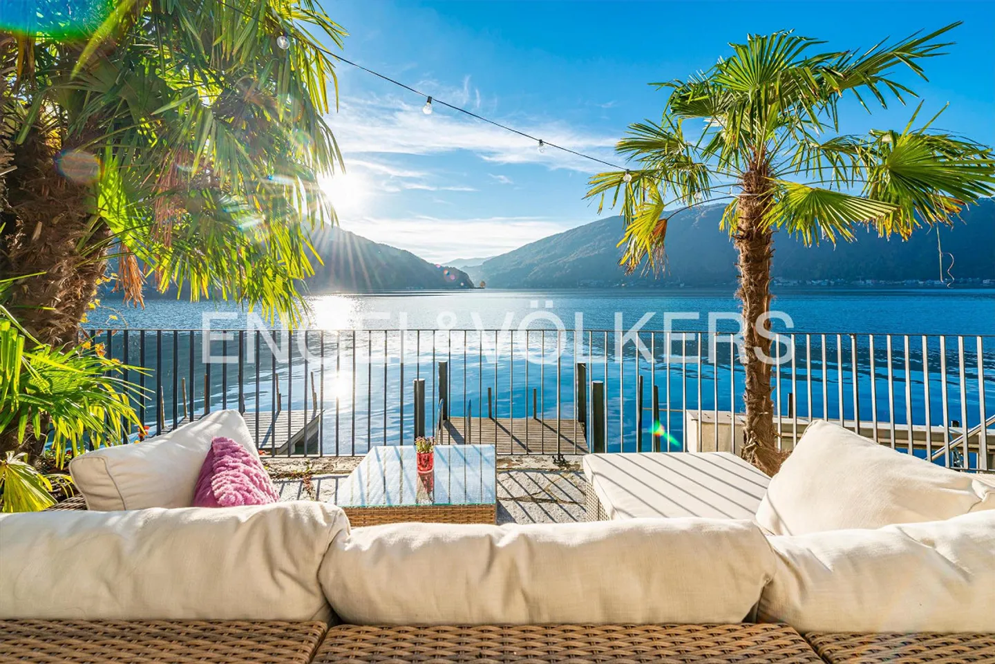 Magnifique maison directement au bord du lac avec quai privé - Photo 1 sur 17