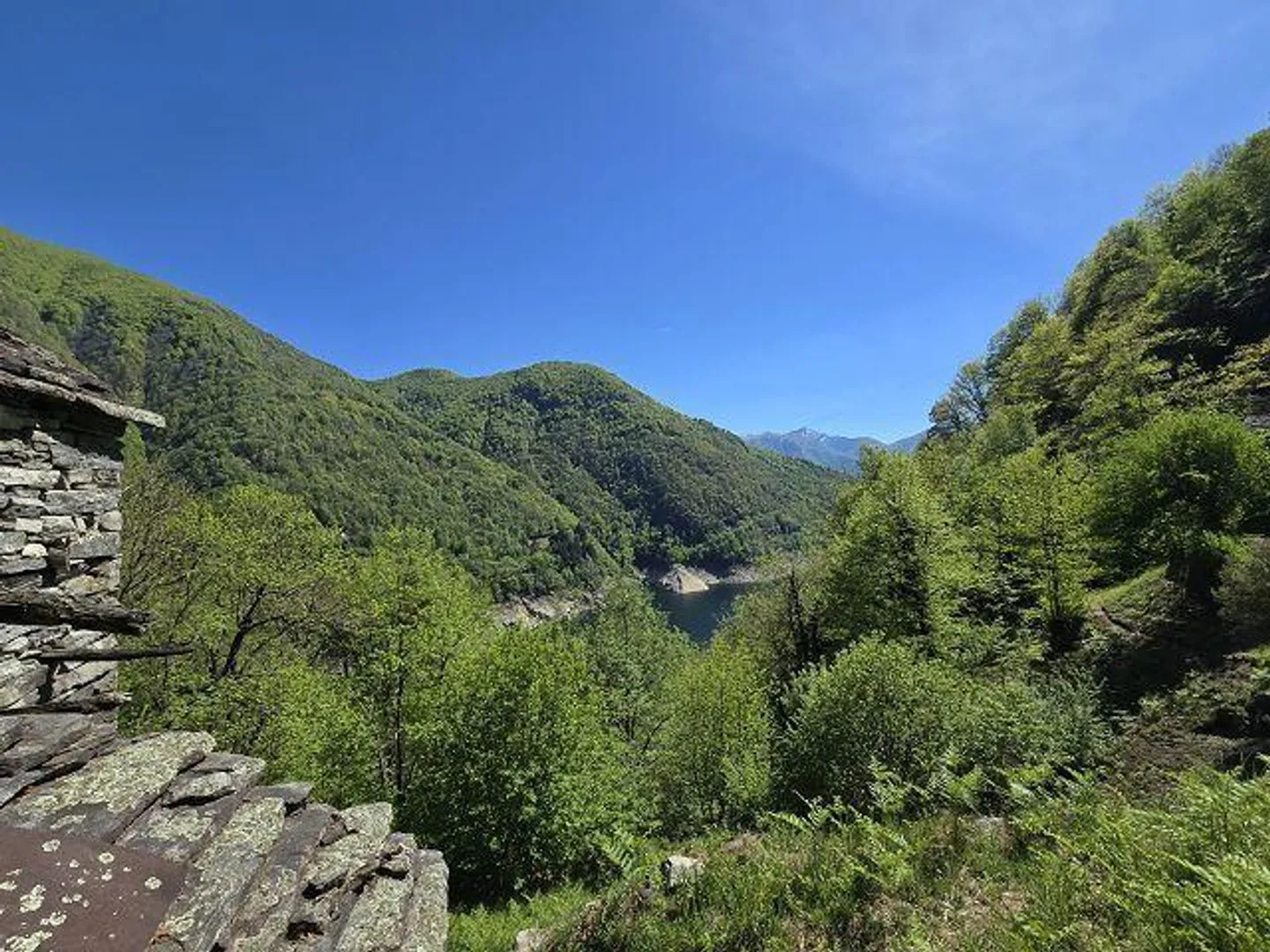 4 Ställe zu renovieren mit großem Grundstück, Seeblick, in einer Position... - Foto 15 von 27