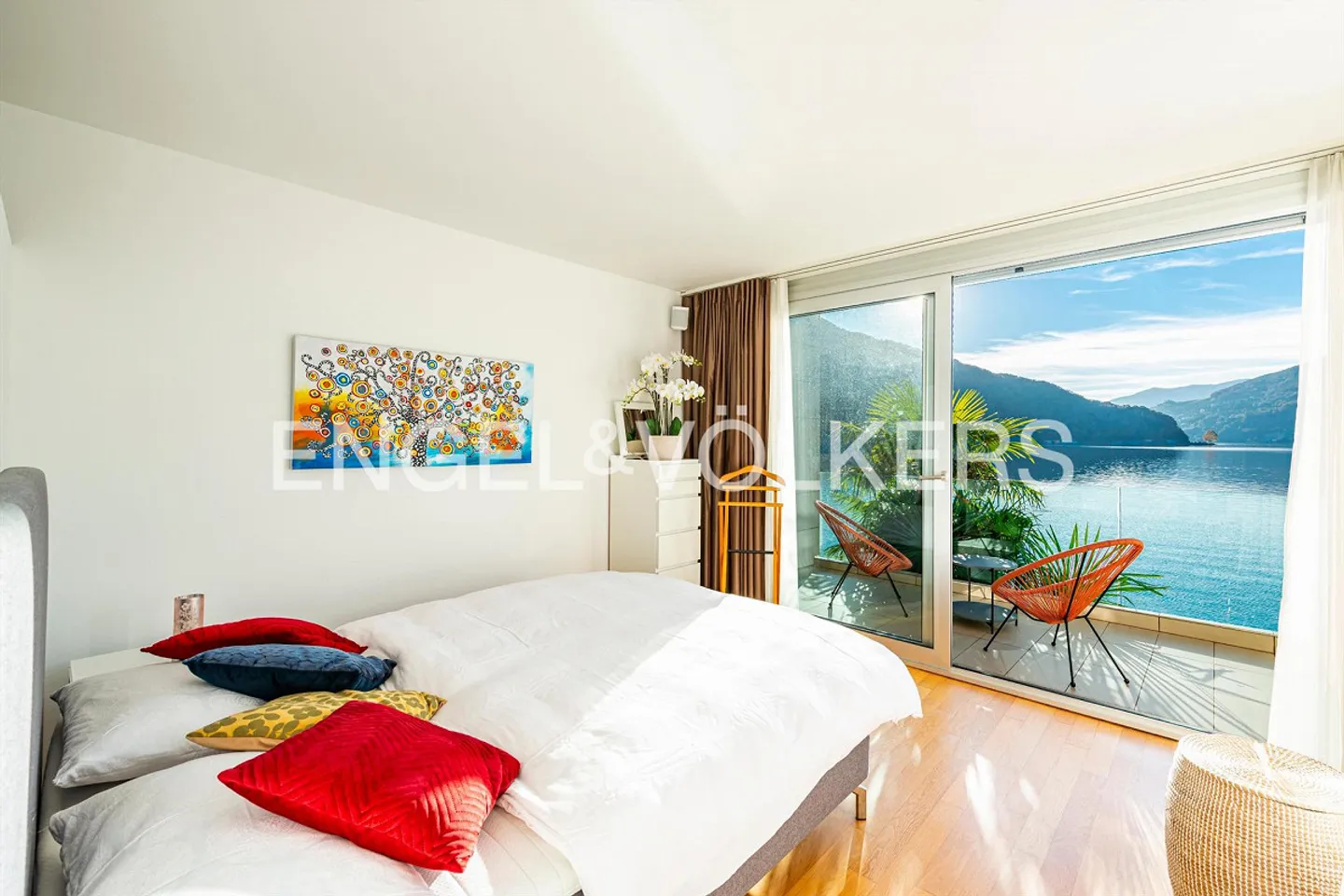 Magnifique maison directement au bord du lac avec quai privé - Photo 8 sur 17