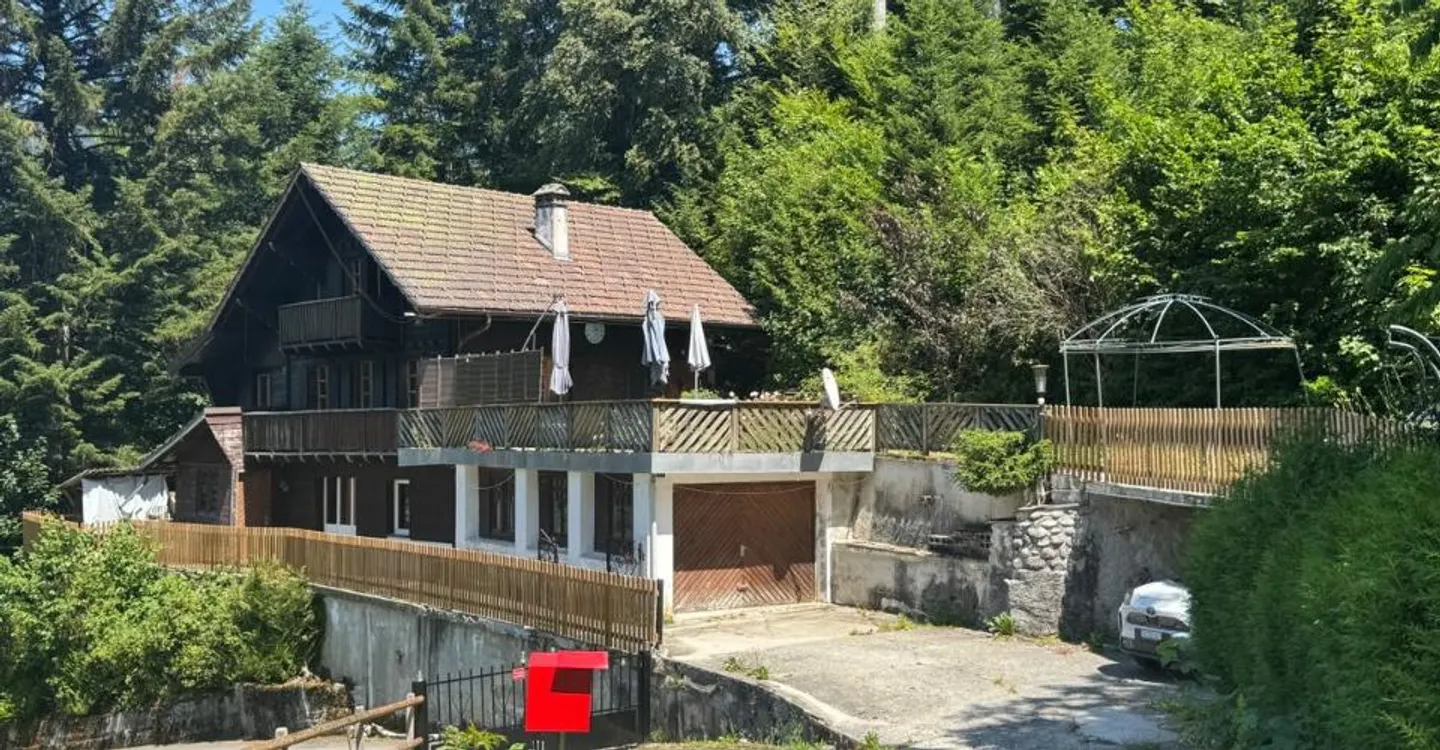 Chalet con Due Unità Indipendenti - Foto 1 di 11