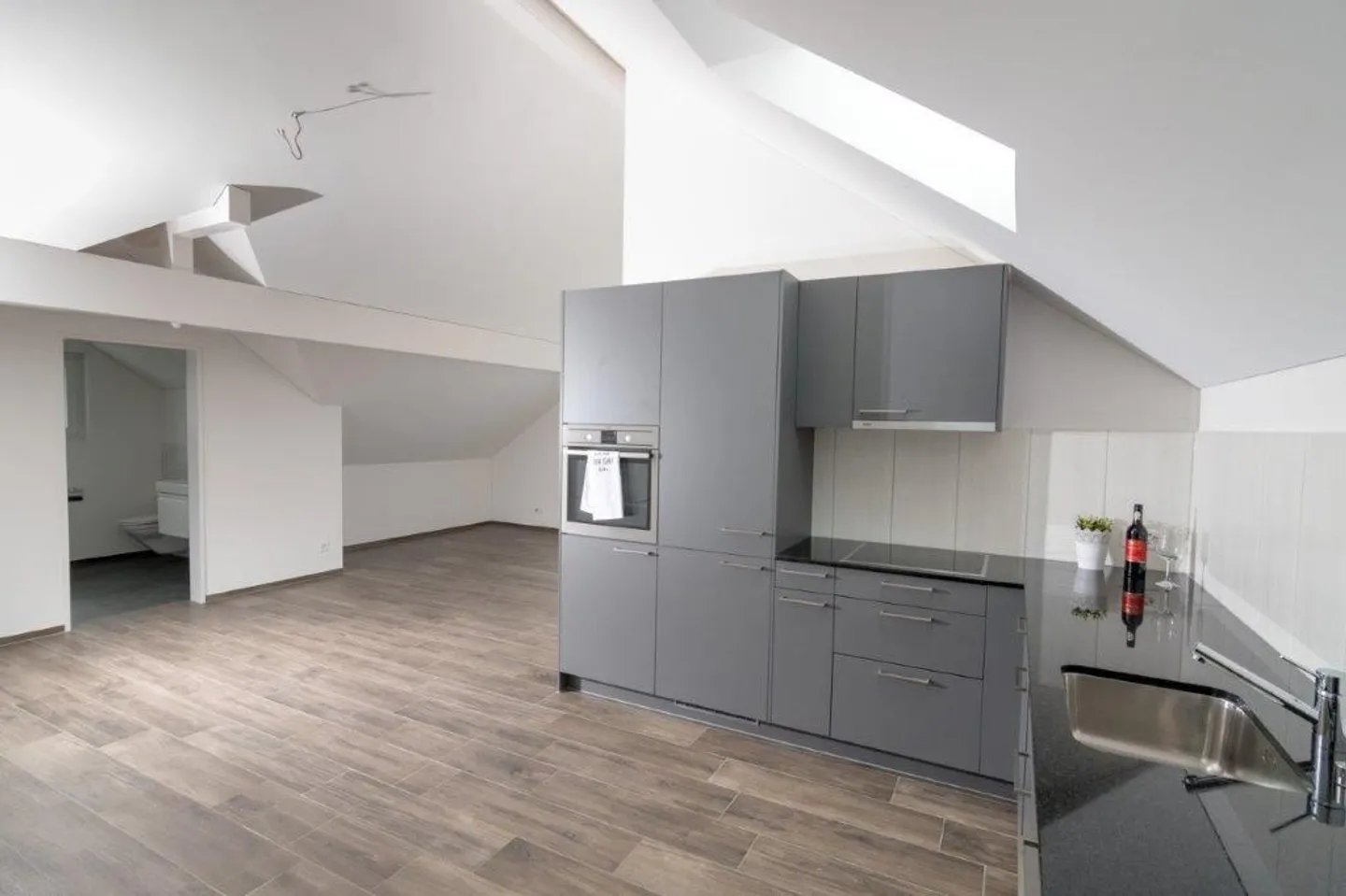 Appartement lumineux de 2,5 pièces - Photo 2 sur 11