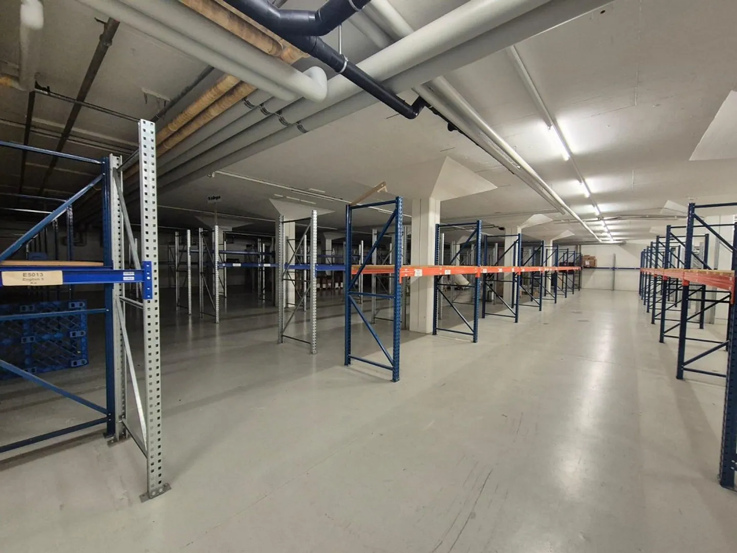 Storage space 777m2 for rent in the VIDMAR halls! - Photo 1 of 4