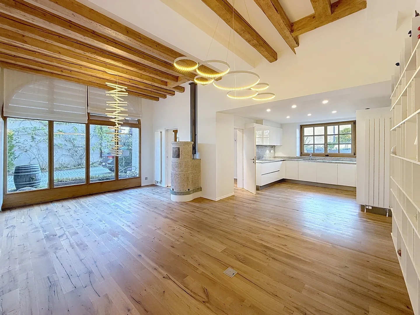 Casa di villaggio spaziosa e luminosa nel cuore di Soral - Foto 4 di 12