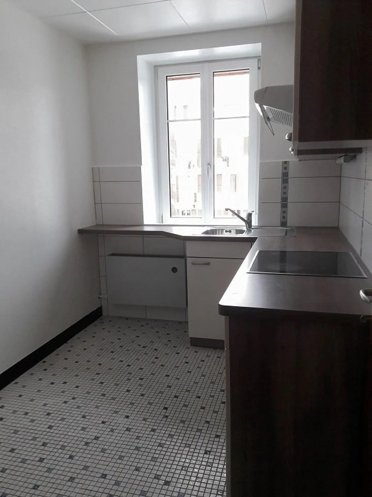 BELLO ALLOGGIO IN UN QUARTIERE TRANQUILLO - Foto 1 di 9