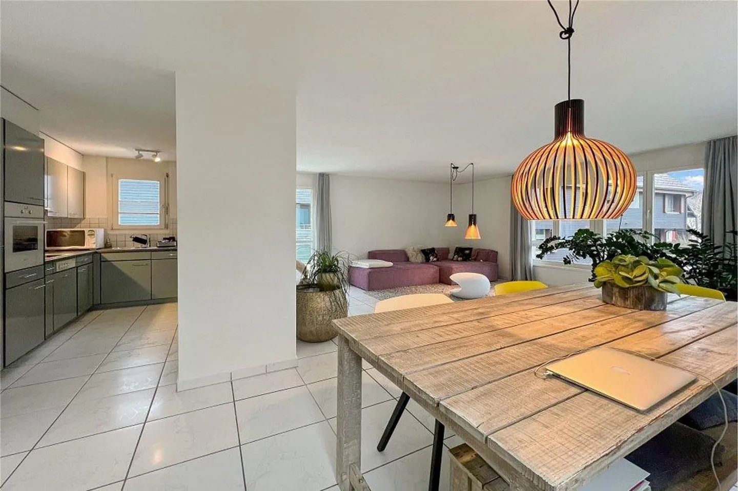 Charmante 3 ½-Zimmer-Wohnung mit viel Lichteinfall und Balkon - Foto 2 von 4