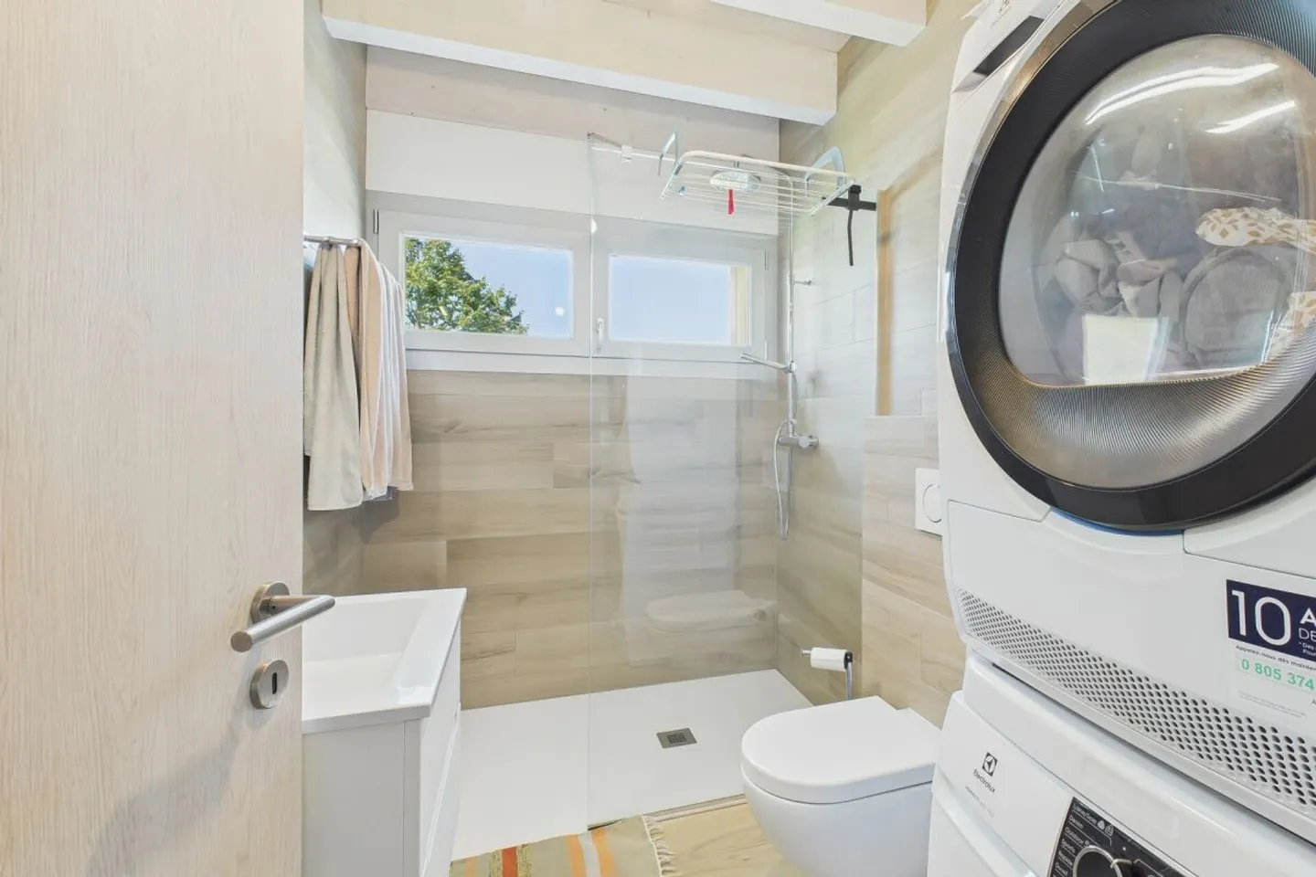 GREAT SINGLE-FAMILY HOUSE 2021 WITH A SENSE OF SPACE - Photo 6 of 9