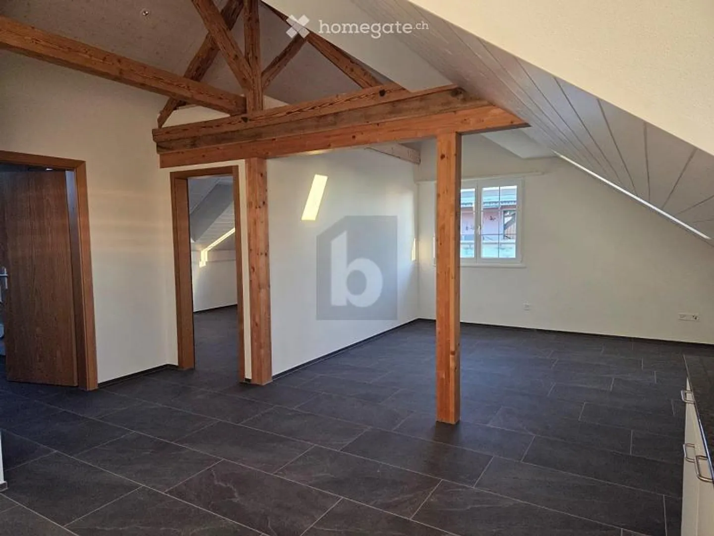 NEU, HISTORISCH, GROSSER GARTEN ZUR MITBENUTZUNG - Foto 2 von 3