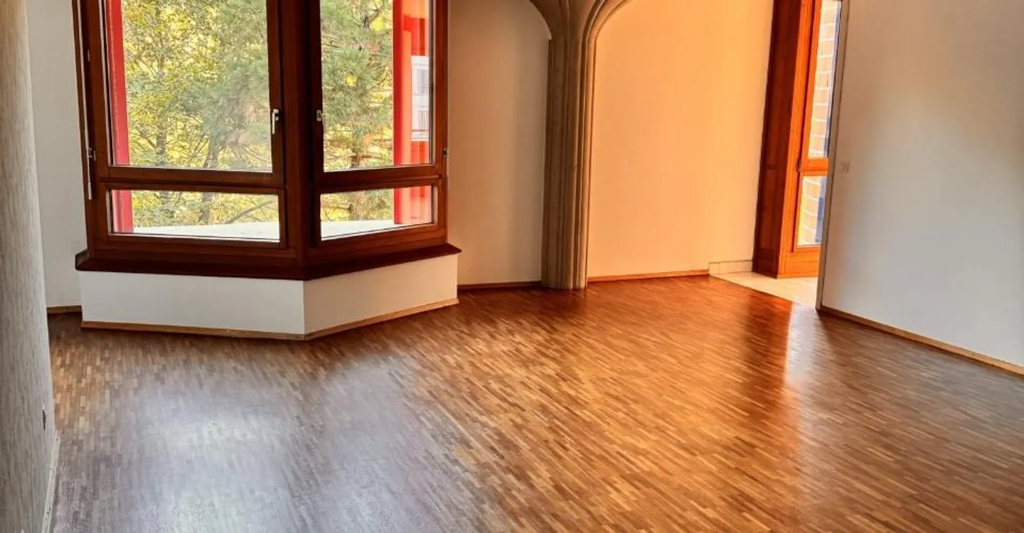 Bright 5-room apartment - Photo 1 of 2
