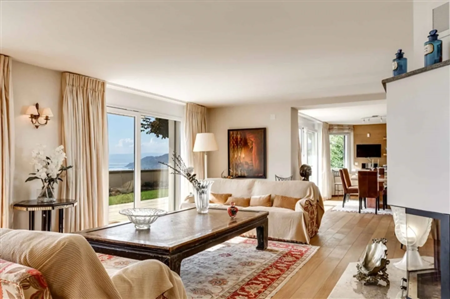 Piscine privée avec vue panoramique sur le lac - Photo 8 sur 13