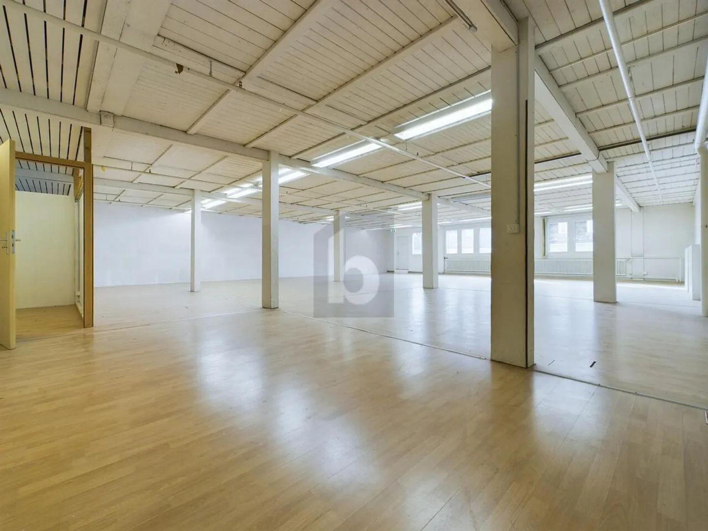 Industrial Object 2 Rooms - Photo 2 of 6