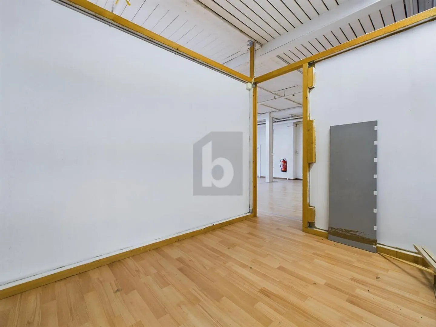 Industrial Object 2 Rooms - Photo 4 of 6