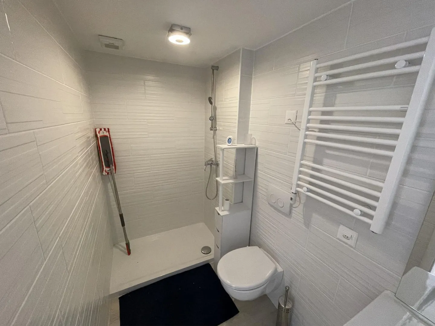 BÂTIMENT COMPLÈTEMENT RÉNOVÉ À UN PRIX JAMAIS VU - Photo 4 sur 13