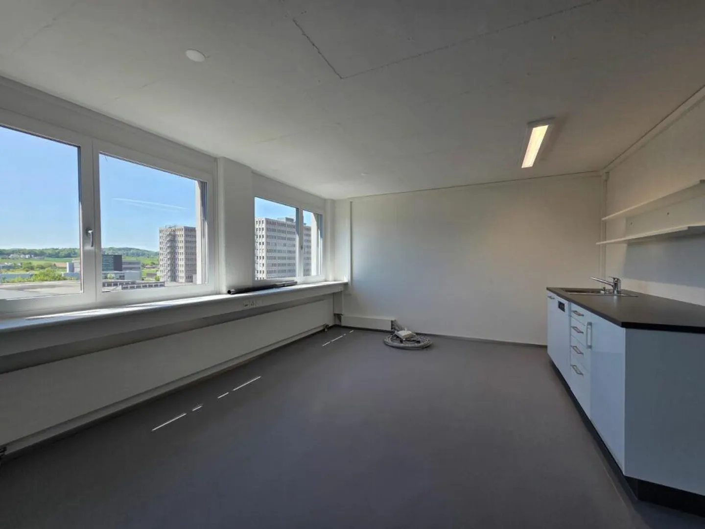 Repräsentative Büro- und Gewerbeflächen mit bester Verkehrsanbindung - Foto 7 von 13