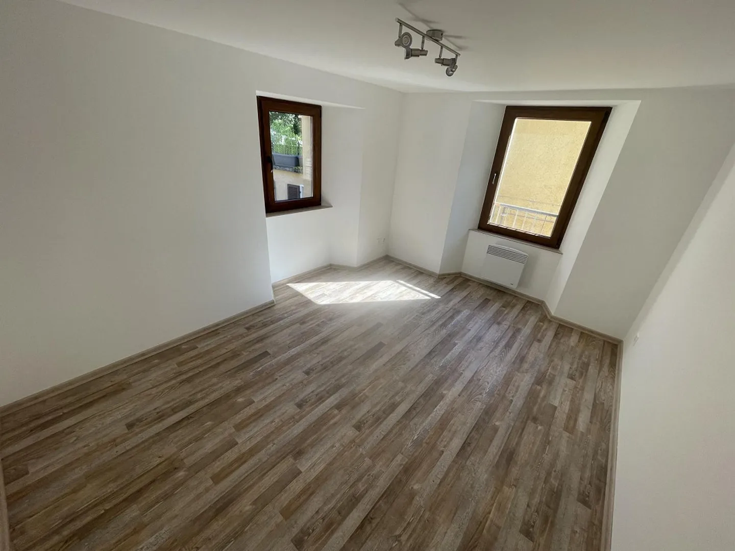 BÂTIMENT COMPLÈTEMENT RÉNOVÉ À UN PRIX JAMAIS VU - Photo 13 sur 13