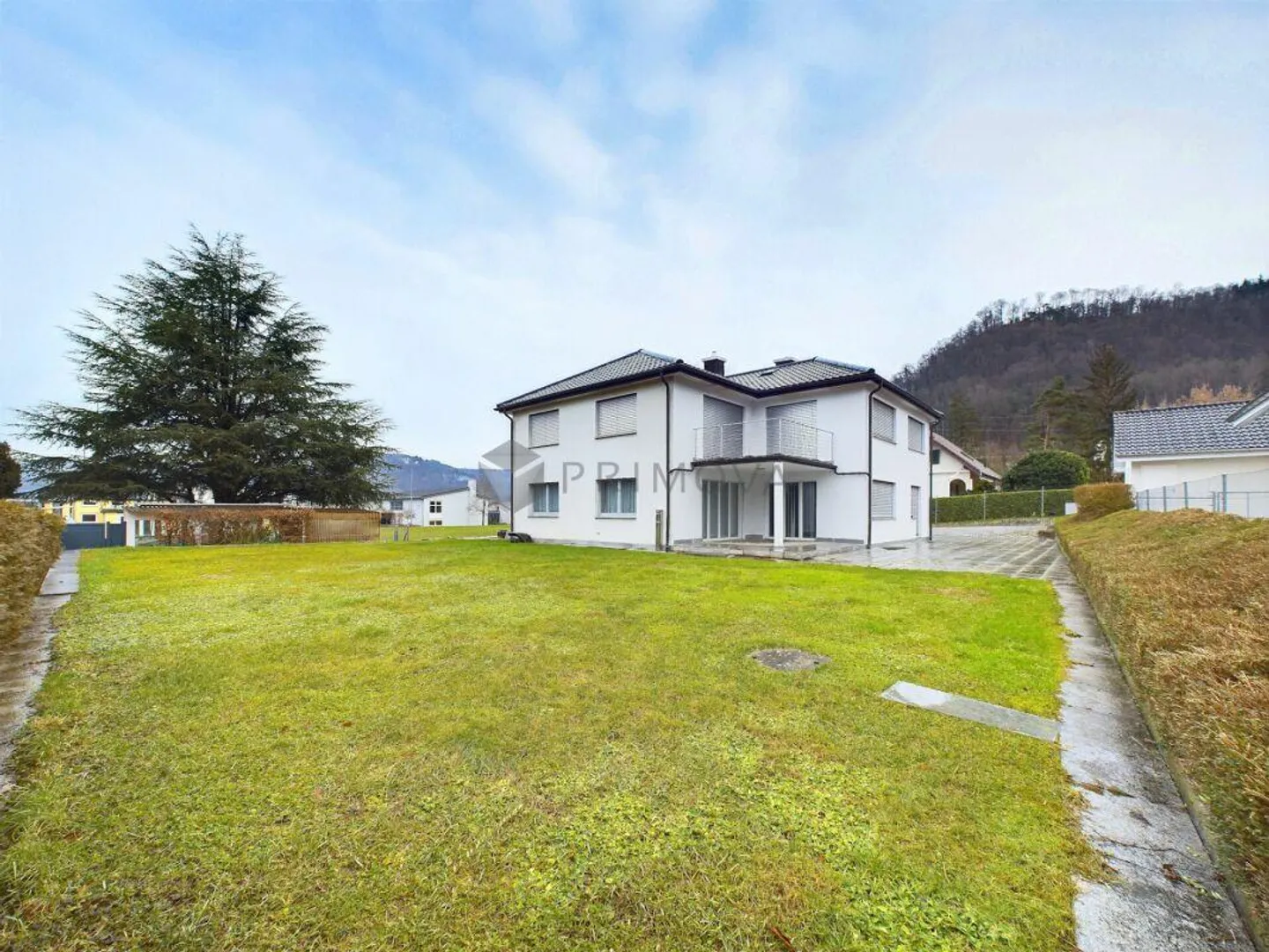 Exklusives Zuhause mit Garten - Foto 2 von 12