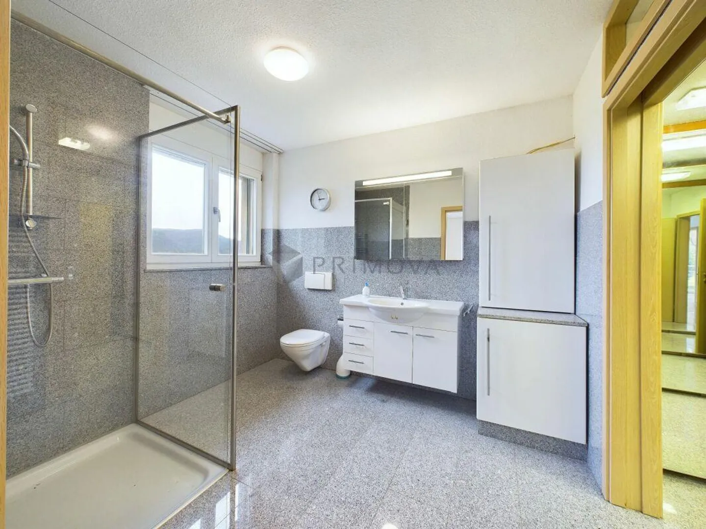 Exklusives Zuhause mit Garten - Foto 8 von 12
