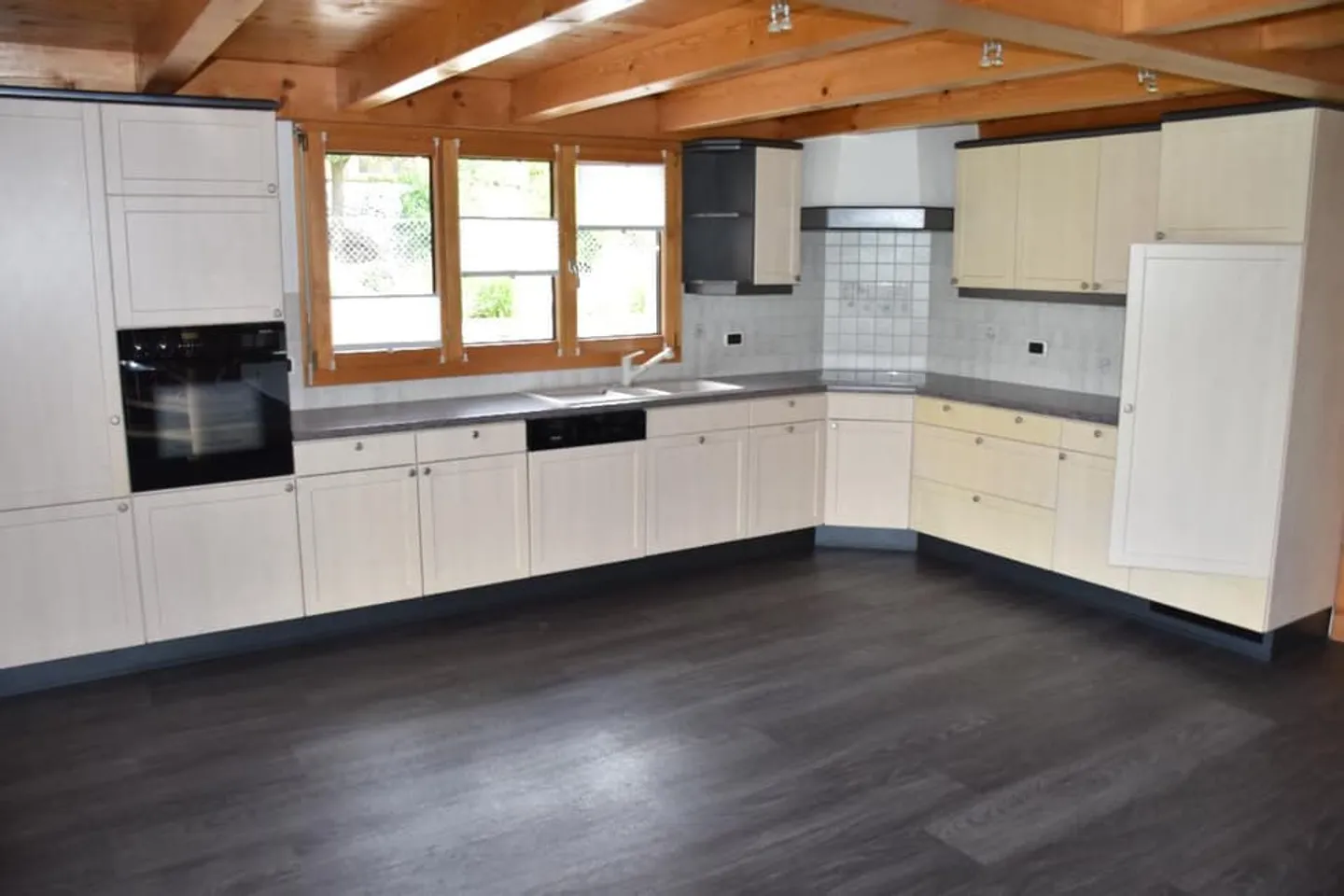 Opportunité rare : charmante villa de 6œ pièces sur belle parcelle - Photo 6 sur 13