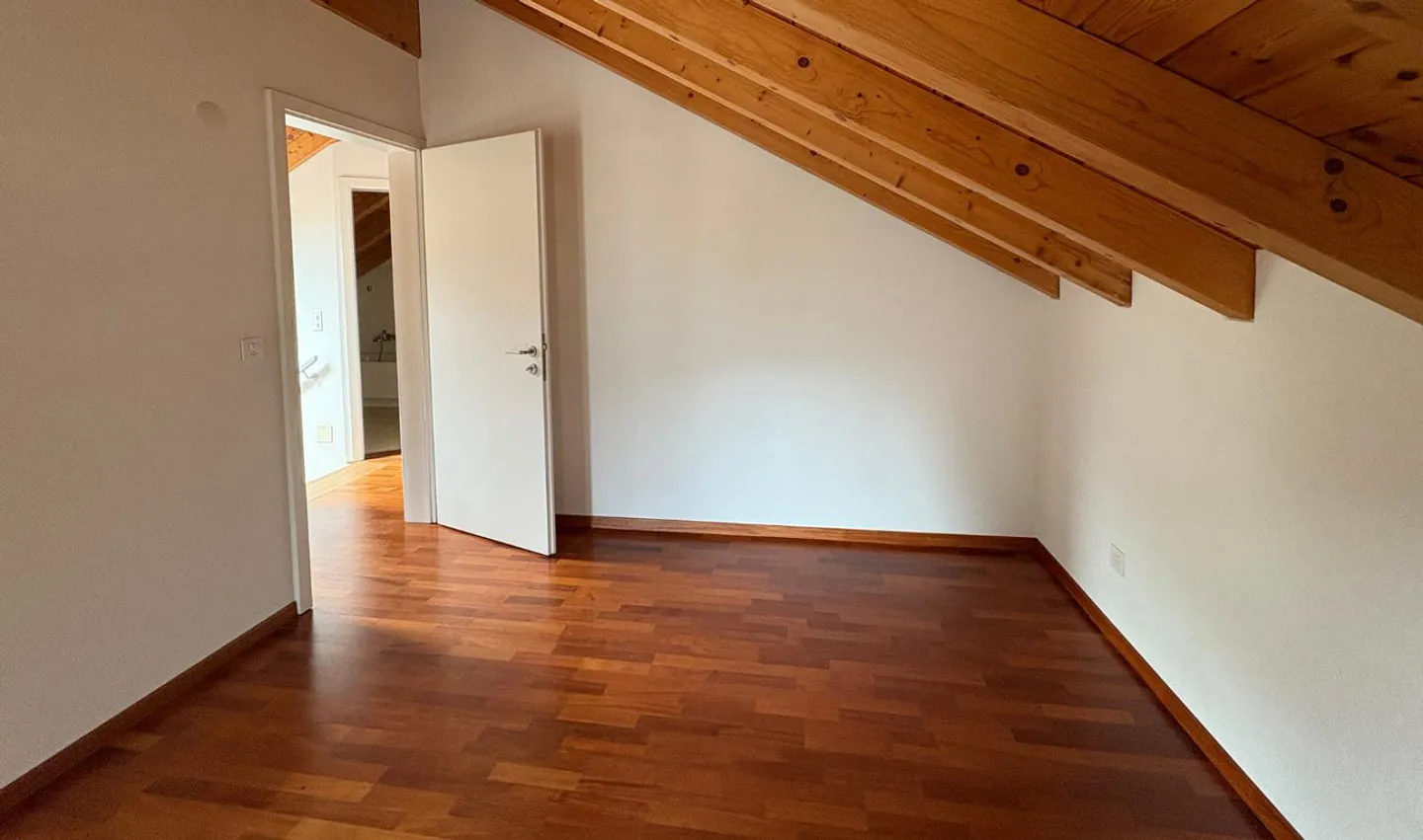 INTERESTING DUPLEX 4.5 ROOMS IN GRONO (GR) - Photo 6 of 9