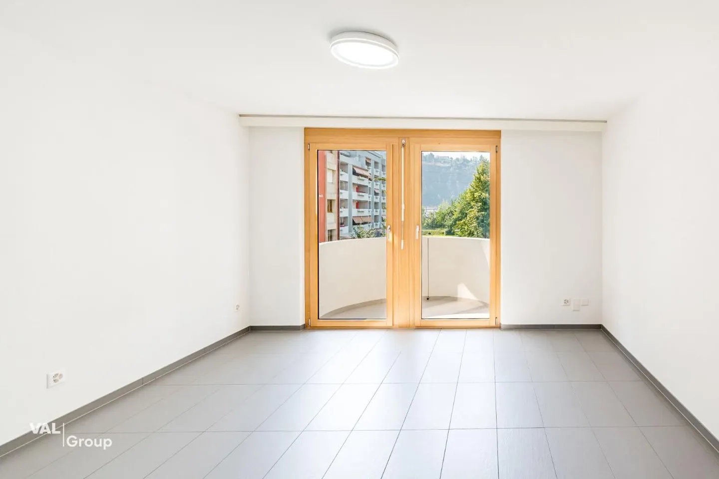 Studio moderne avec balcon - Photo 1 sur 12