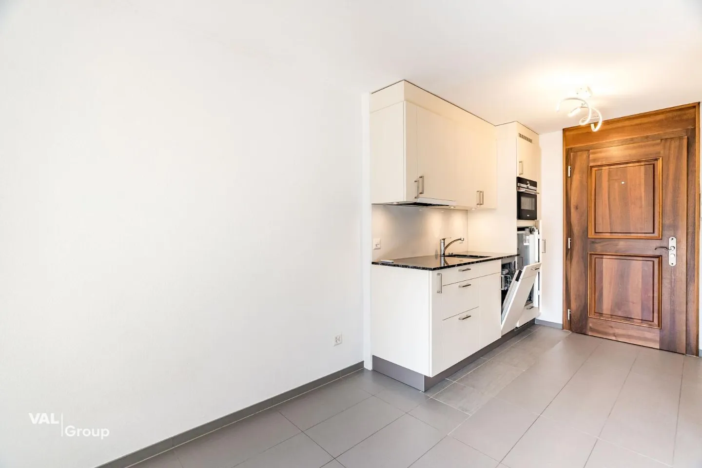 Studio moderne avec balcon - Photo 3 sur 12
