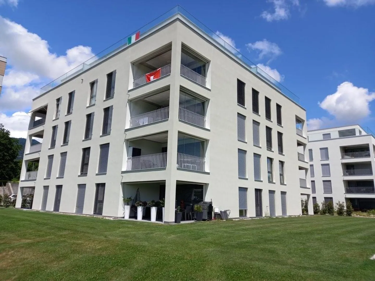 Appartamento moderno in natura - Foto 1 di 12