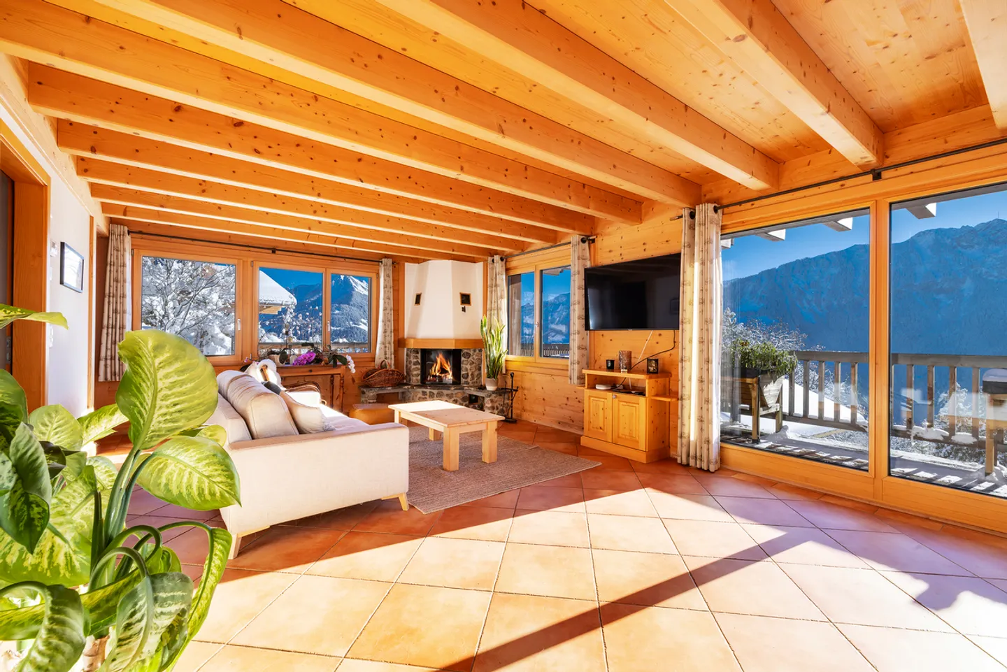 Magnificent chalet with beautiful garden & superb view! - Photo 2 of 17