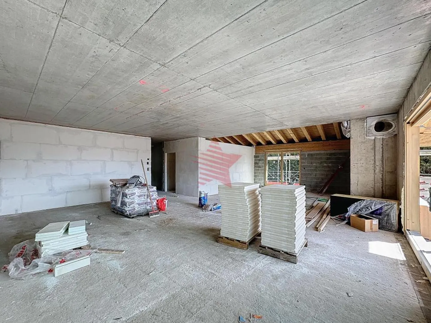Lot 02 – Spacious 4.5 room garden-level apartment - Photo 10 of 13