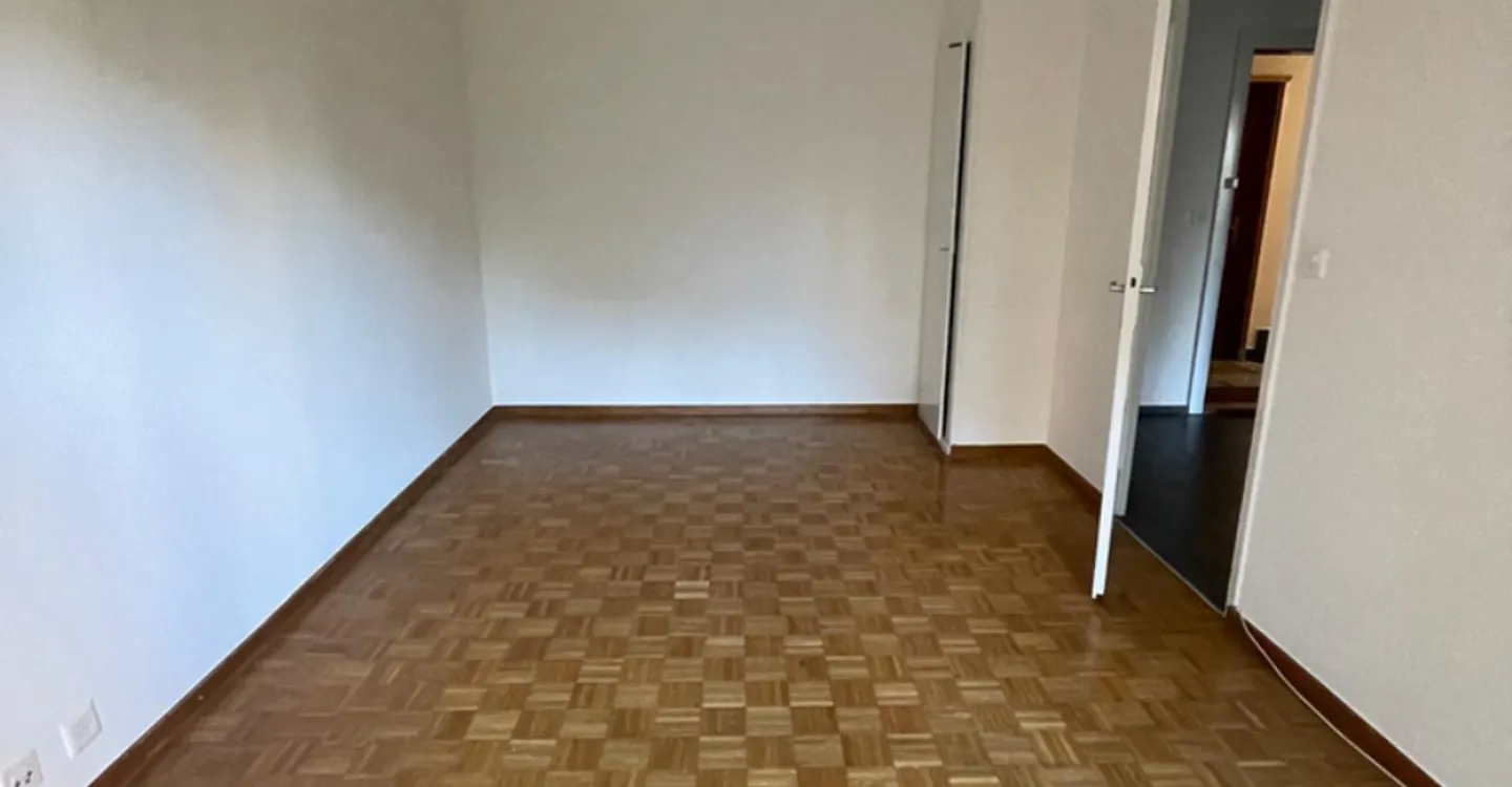 2.5-room apartment on the ground floor - 1010 Lausanne - Photo 2 of 6