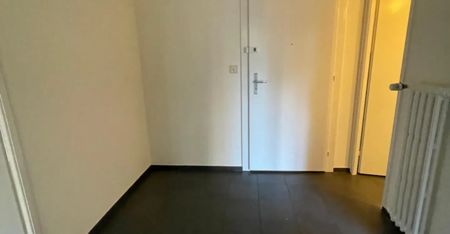 2.5-room apartment on the ground floor - 1010 Lausanne - Photo 4 of 6