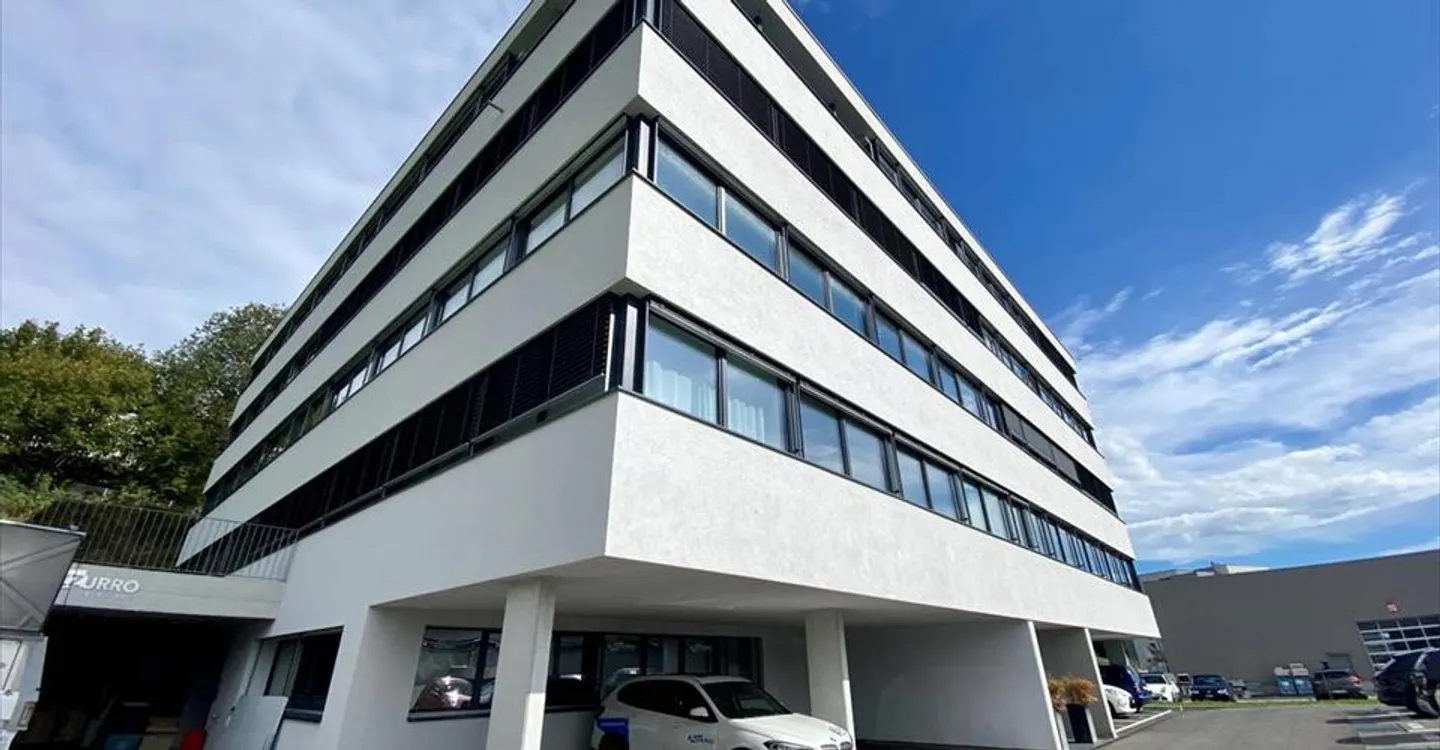 Mixed-use building for rent - Photo 2 of 7