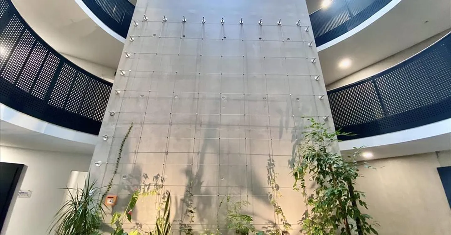 Mixed-use building for rent - Photo 5 of 7