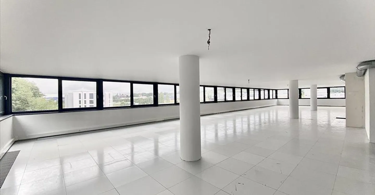 Mixed-use building for rent - Photo 6 of 7