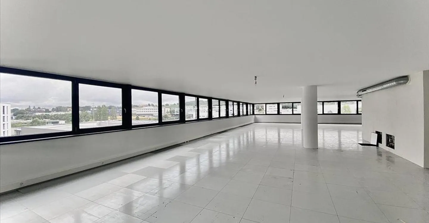 Mixed-use building for rent - Photo 7 of 7