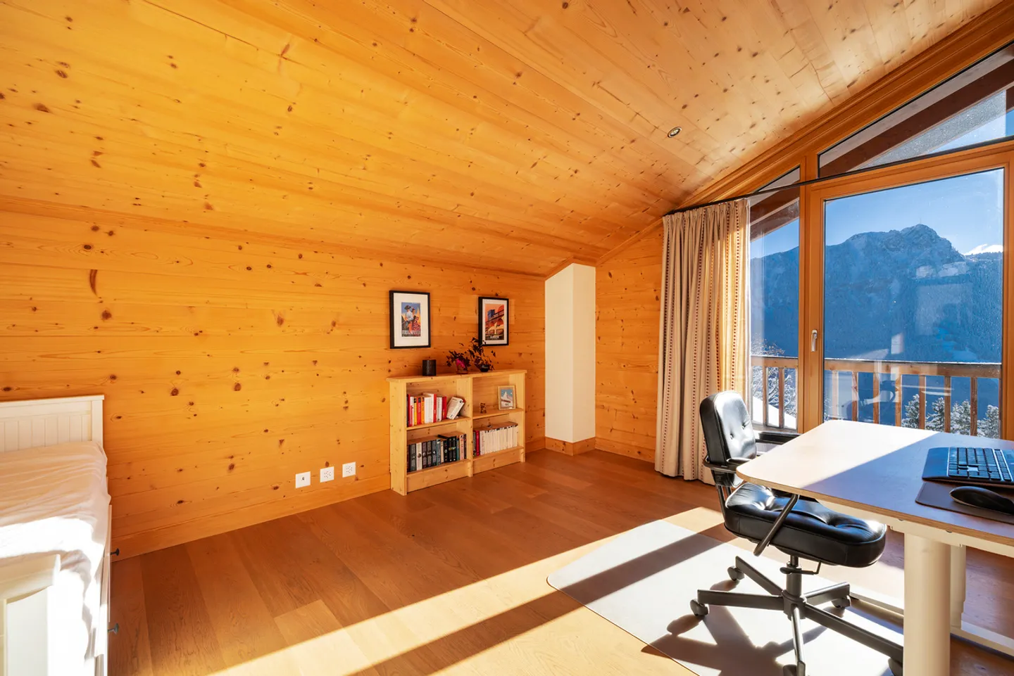 Magnificent chalet with beautiful garden & superb view! - Photo 9 of 17