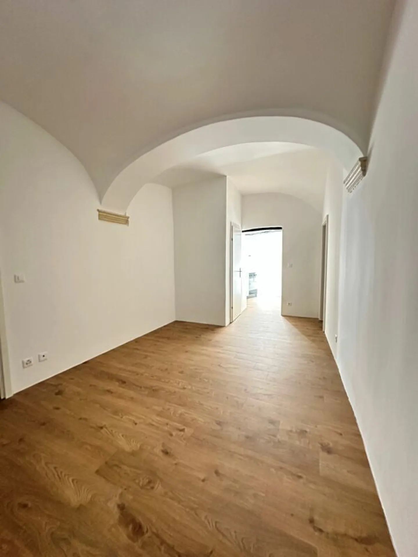 Incantevole appartamento con 3 camere in una casa storica vicino al lago - Foto 2 di 12