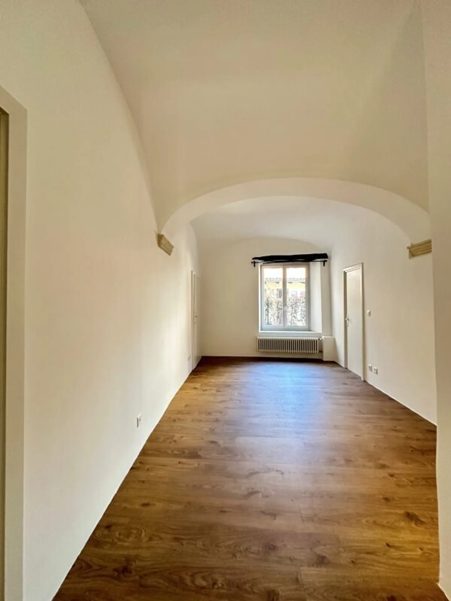 Incantevole appartamento con 3 camere in una casa storica vicino al lago - Foto 3 di 12