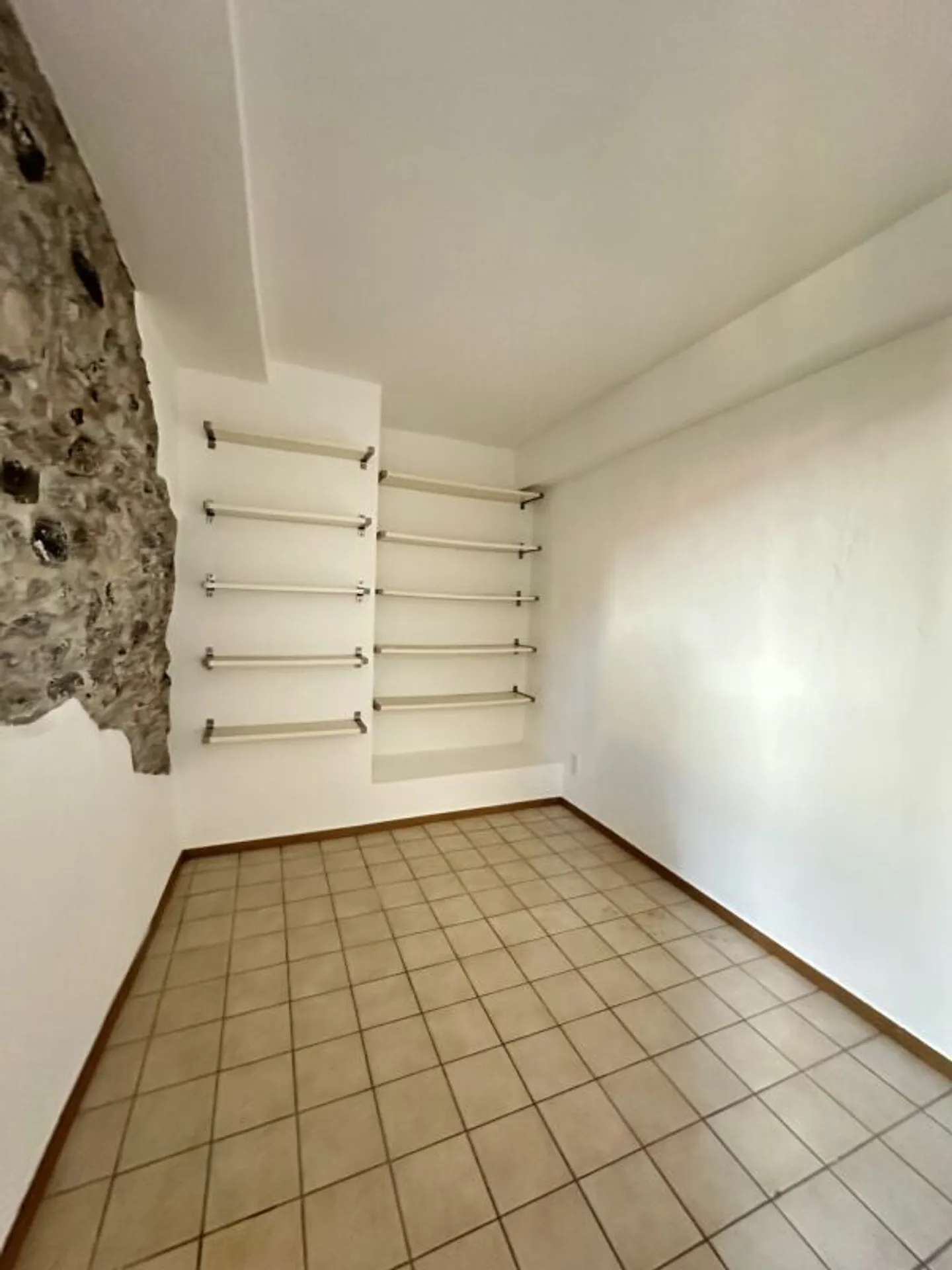 Incantevole appartamento con 3 camere in una casa storica vicino al lago - Foto 6 di 12