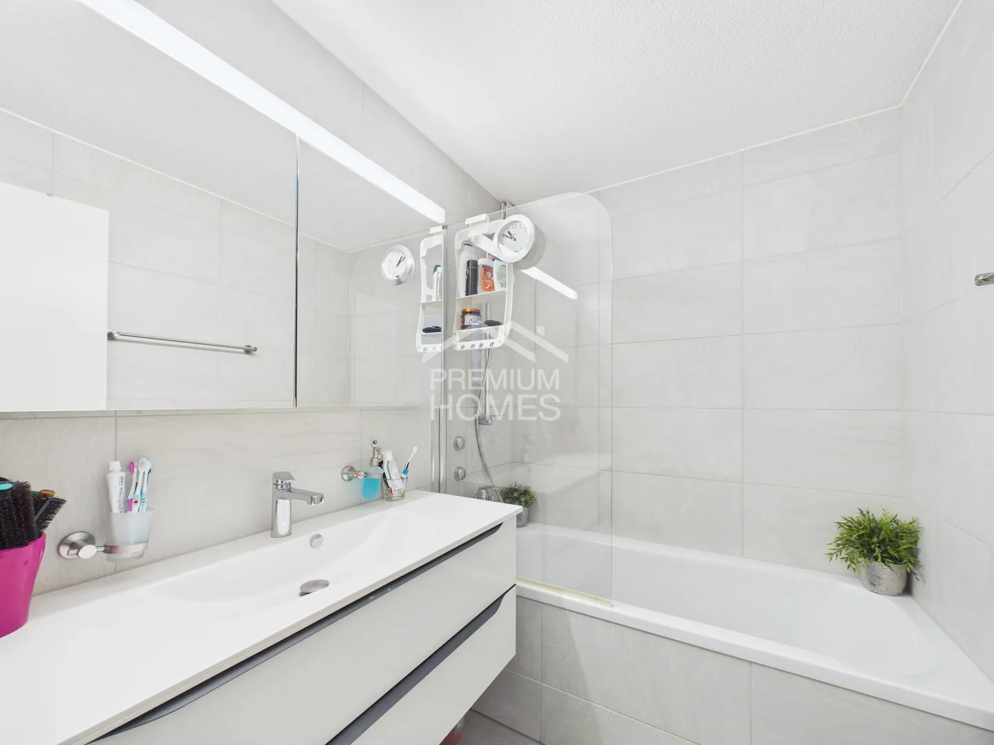 Renovated Apartment with Balcony - Photo 11 of 13