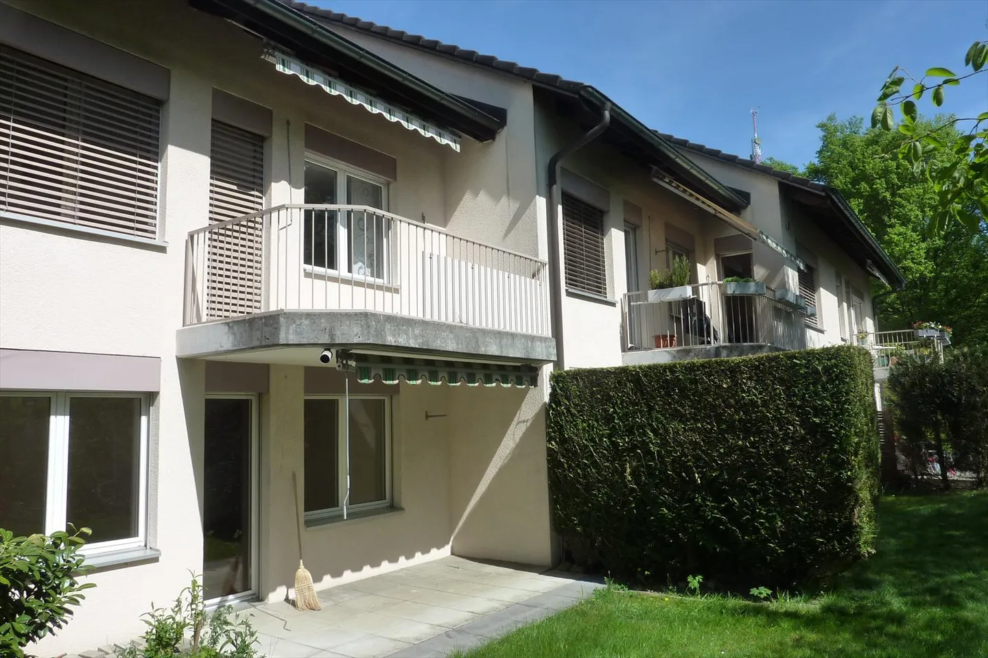 Quiet residential area in the Buchhalden district - limited until 30.09.2027! - Photo 2 of 6