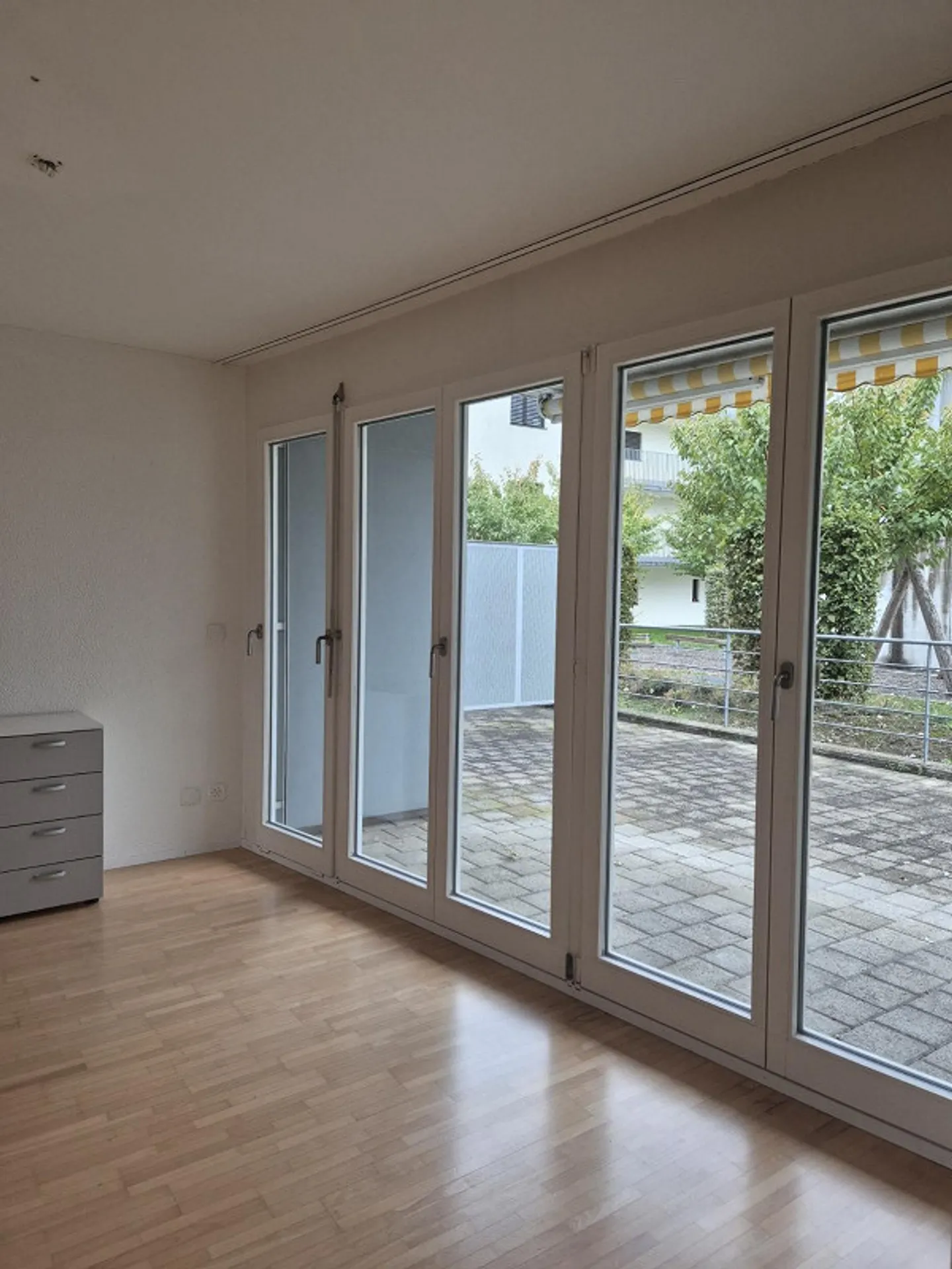Appartement 3.5 pièces central avec grand patio - Photo 3 sur 13