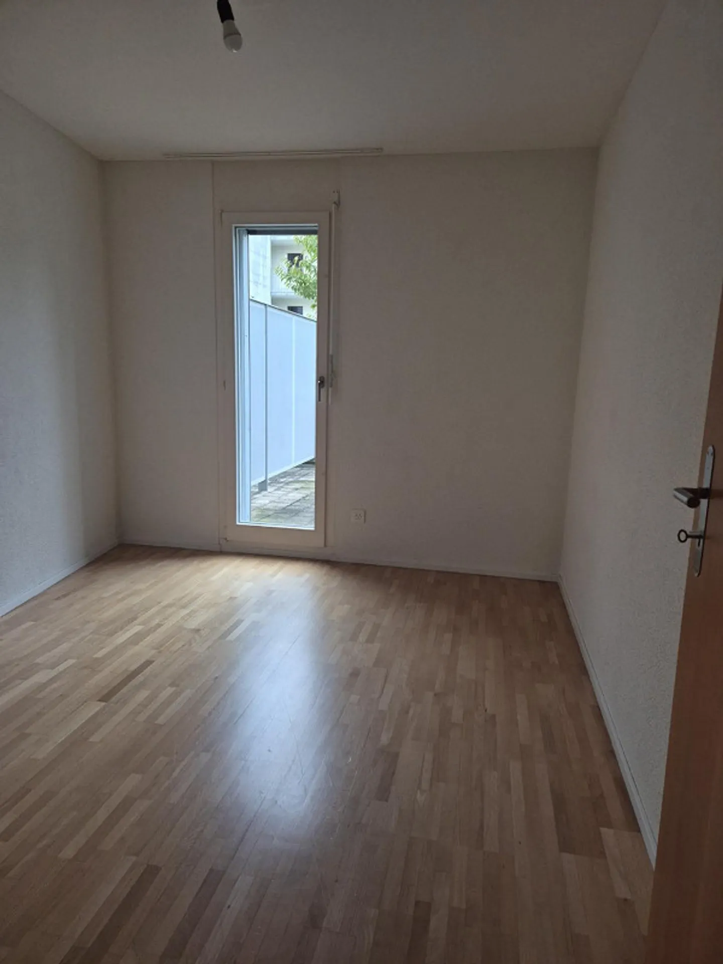 Appartement 3.5 pièces central avec grand patio - Photo 5 sur 13