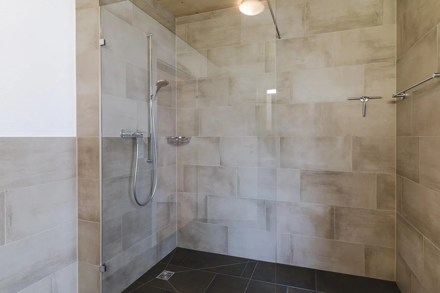 Helle 3.5-Zimmer-Wohnung mit grosszügigem Balkon in gepflegtem Haus - Foto 4 von 9