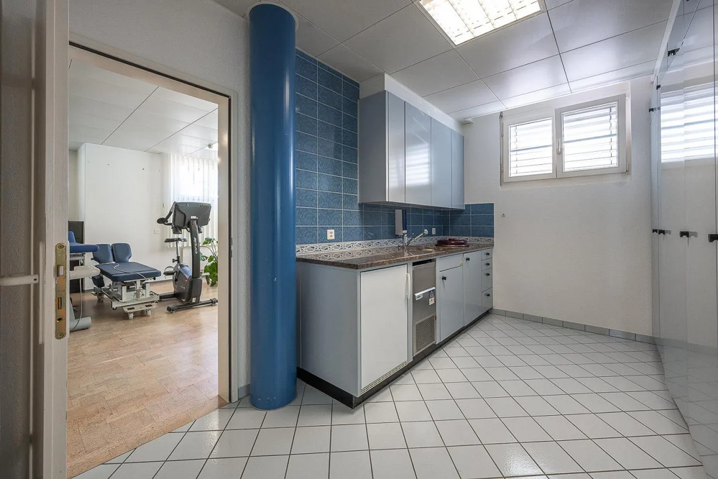 Espace polyvalent avec potentiel pour un appartement attrayant - Photo 8 sur 17