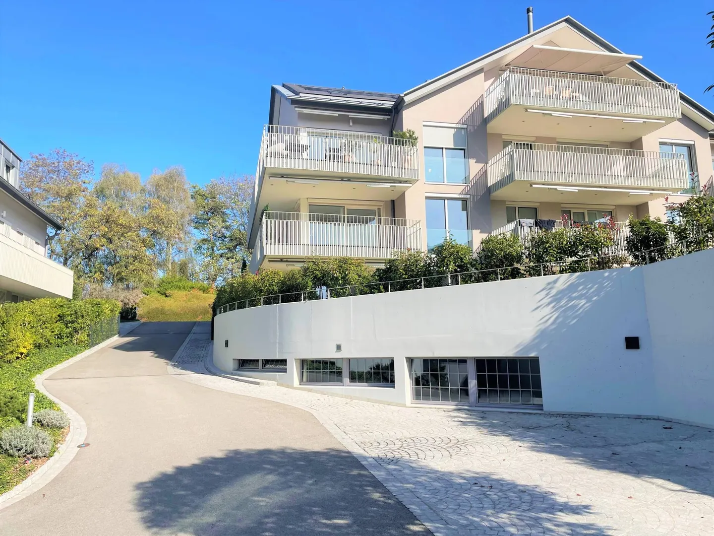 Beautiful space with diverse usage options in an upscale residence in St-Sulpice - Photo 1 of 7