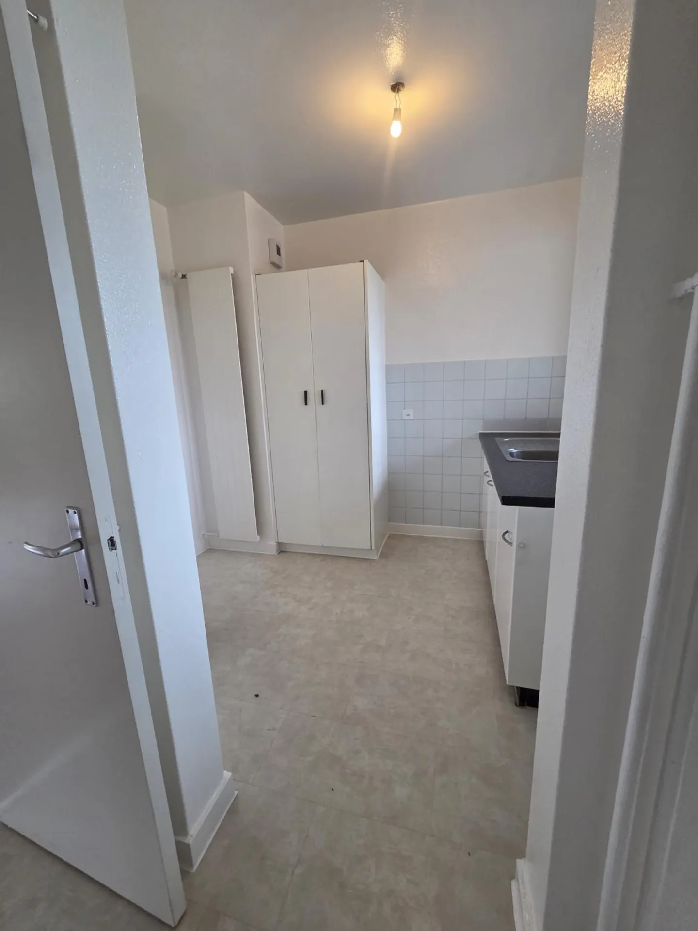 Charming 4-Room Apartment - Photo 2 of 11