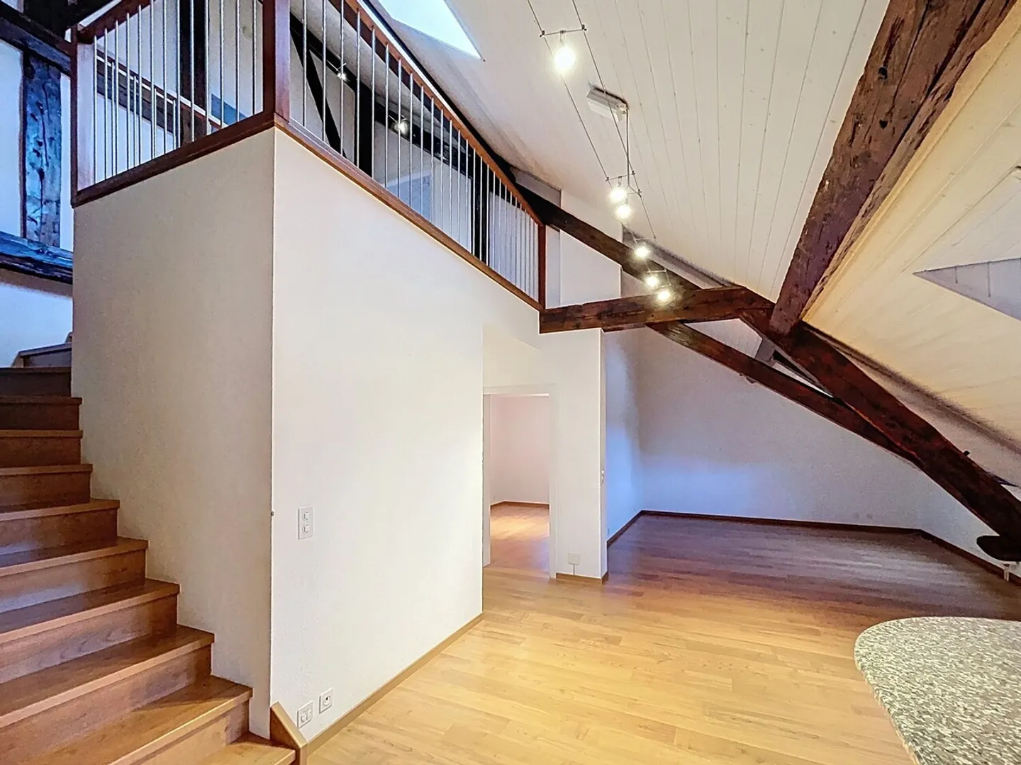 Charming 4.5-room duplex with garden - Photo 3 of 10